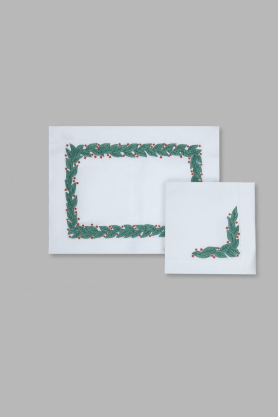 CHRISTMAS LEAVES AND BERRIES PLACEMAT SET OF 2